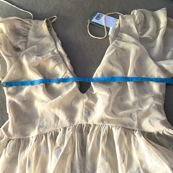 New Jacquard-patterned Peplum Cream Silver Blouse ! - Picture 11 of 12